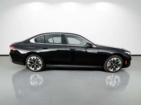 Used 2026 BMW 540i xDrive AWD/4WD image 2