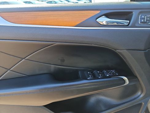 Used 2019 Lincoln MKC Reserve image 12