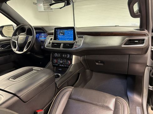 Used 2024 Chevrolet Suburban Premier RWD image 28