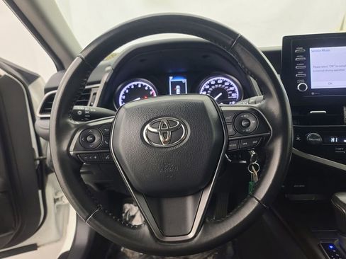 Used 2024 Toyota Camry SE image 30