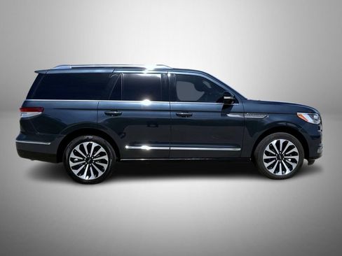 Certified 2024 Lincoln Navigator Reserve AWD/4WD image 4