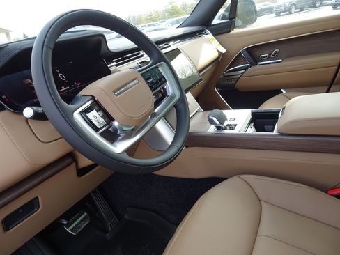 New 2026 Land Rover Range Rover Long Wheelbase SE image 16