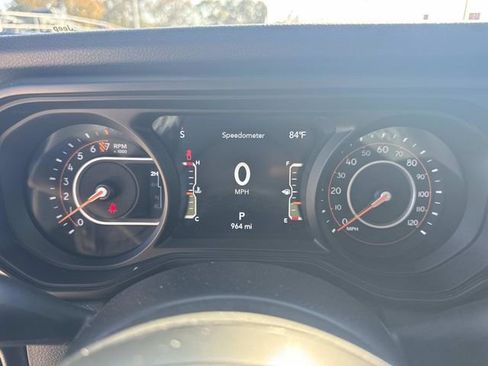 Used 2025 Jeep Gladiator Sport image 24