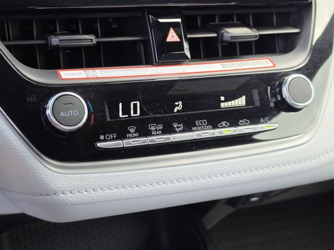 Certified 2025 Toyota Corolla SE FWD image 21