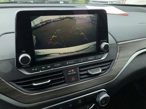 Used 2025 Nissan Altima 2.5 SV image 19