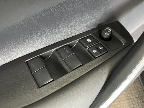 Used 2025 Toyota Corolla SE w/ SE Premium Package FWD image 5