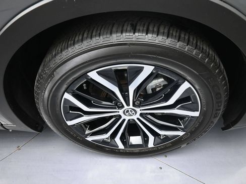 Certified 2023 Toyota Crown AWD/4WD image 13