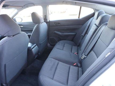 Used 2025 Nissan Altima 2.5 SV image 9