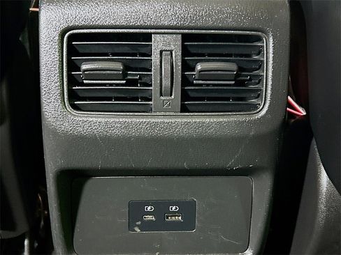 Used 2023 Nissan Rogue SV w/ SV Premium B Package image 23