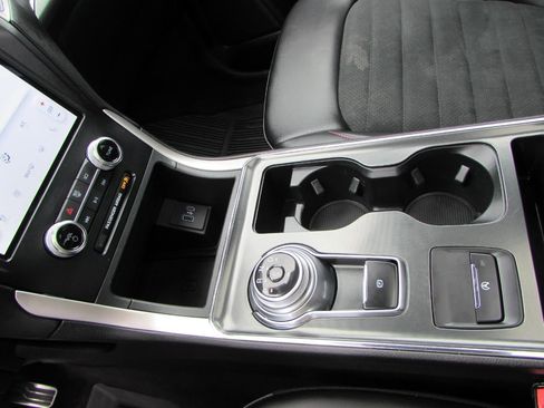 Used 2024 Ford Edge ST-Line image 19