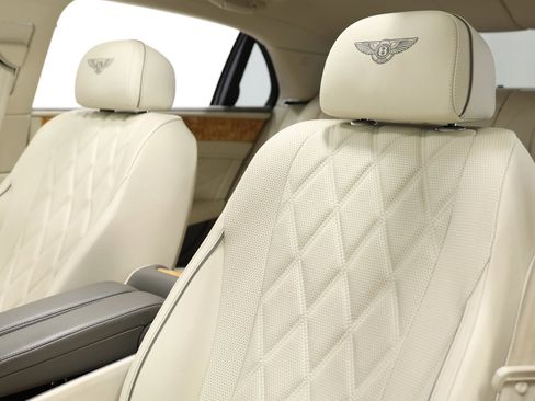 Used 2016 Bentley Flying Spur V8 image 17