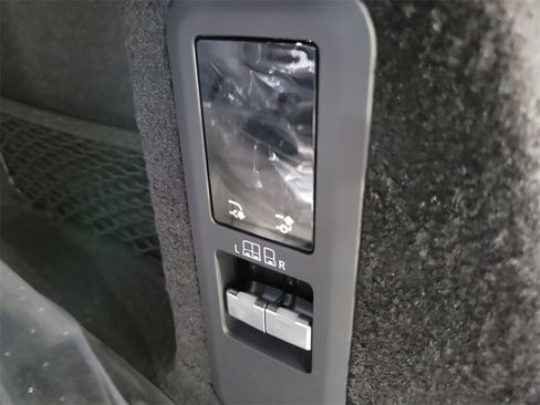 New 2025 Land Rover Range Rover Sport SE image 30