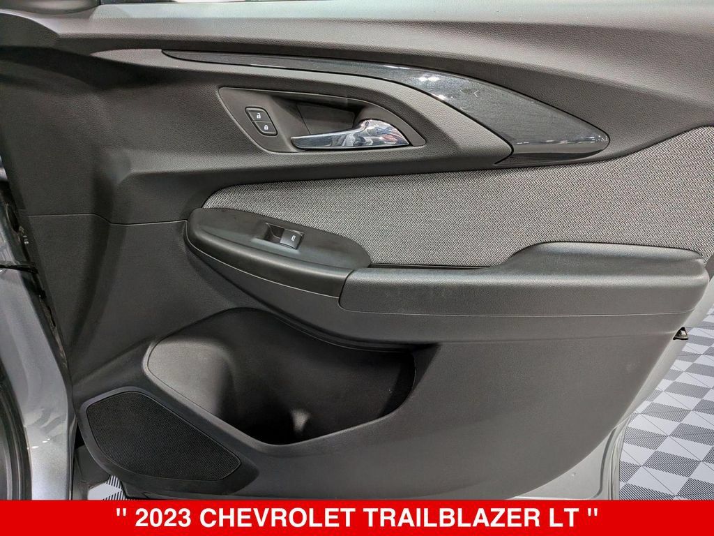 Used 2023 Chevrolet TrailBlazer LT w/ Convenience Package AWD/4WD image 33