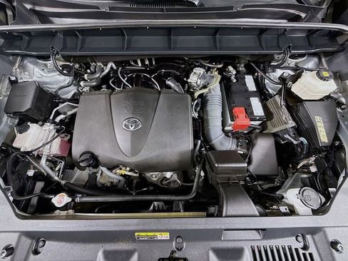 Used 2022 Toyota Highlander XLE FWD image 31