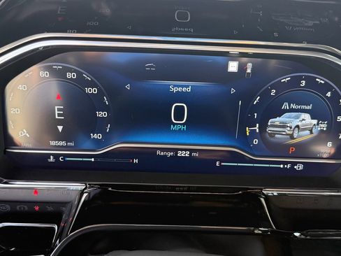 Used 2022 Chevrolet Silverado 1500 LTZ w/ Technology Package AWD/4WD image 9