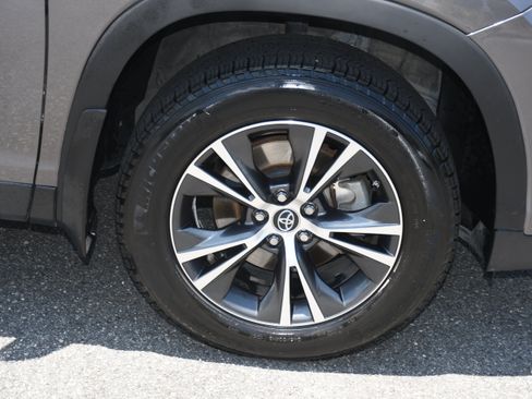 Used 2019 Toyota Highlander LE FWD image 20