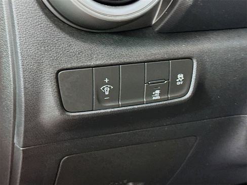 Used 2022 Hyundai Kona SEL w/ Cargo Package image 10