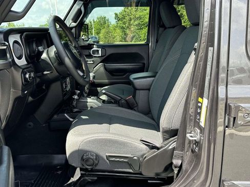 Used 2024 Jeep Gladiator Sport AWD/4WD image 4
