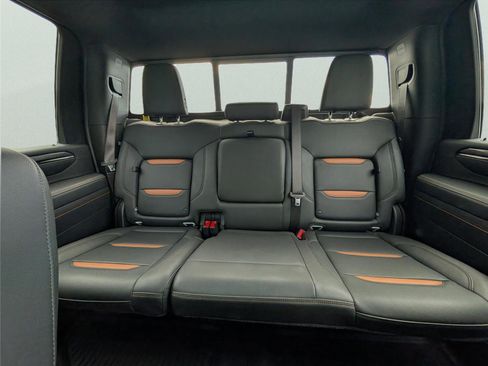 Used 2024 GMC Sierra 2500 AT4 w/ Technology Package AWD/4WD image 13