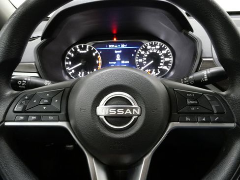 Used 2024 Nissan Altima 2.5 SV image 15