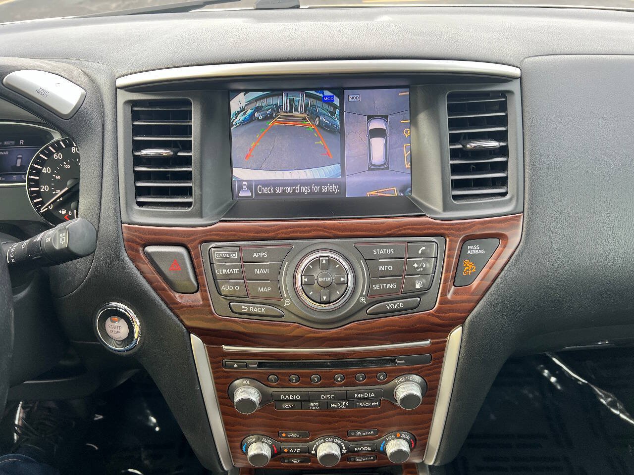 Used 2018 Nissan Pathfinder Platinum AWD/4WD image 40