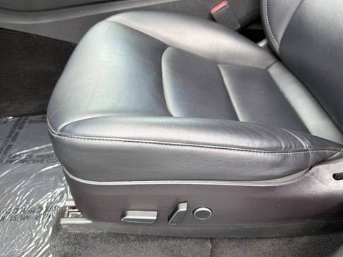 Used 2021 Tesla Model Y Long Range AWD/4WD image 14