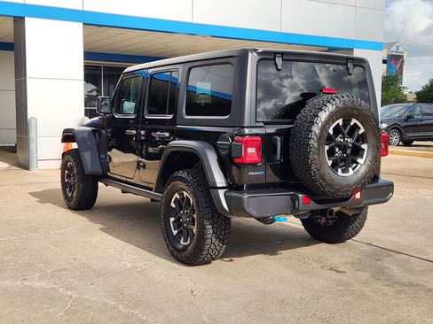 Used 2024 Jeep Wrangler Unlimited Rubicon 4xe AWD/4WD image 8
