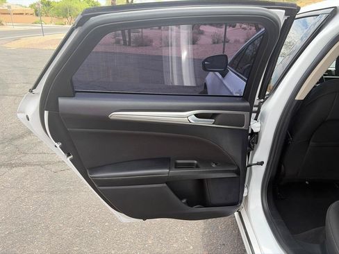 Used 2018 Ford Fusion SE w/ Fusion SE Technology Package FWD image 16