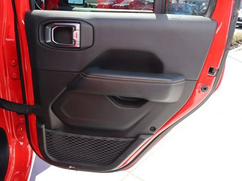 Used 2025 Jeep Wrangler Unlimited Sahara w/ Safety Group image 29