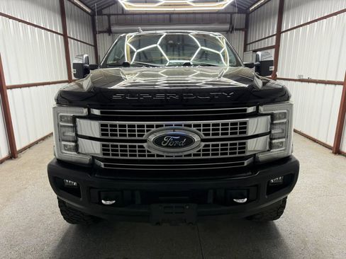 Used 2019 Ford F250 Platinum image 2