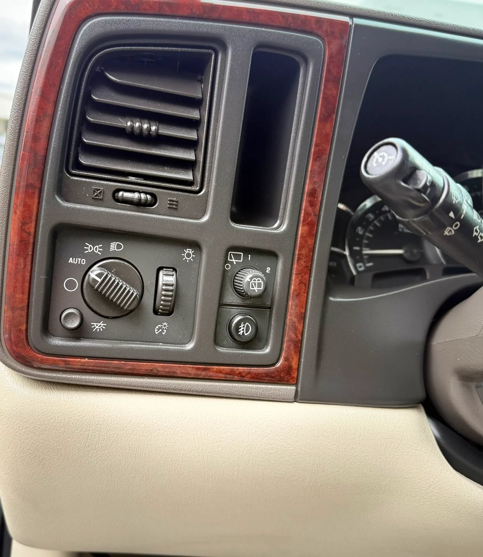Used 2005 Cadillac Escalade AWD image 20