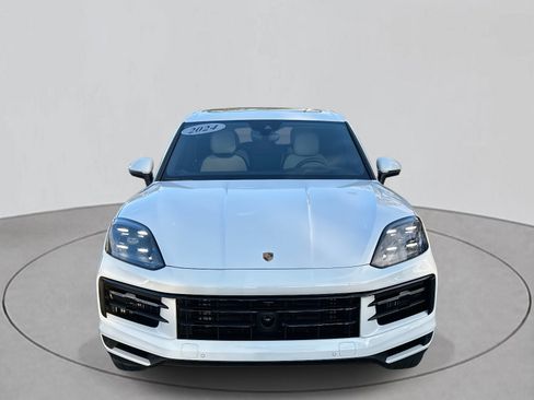 Used 2024 Porsche Cayenne image 8