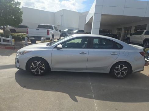 Used 2020 Kia Forte LXS FWD image 3