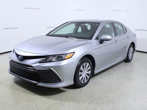 Used 2022 Toyota Camry LE image 4
