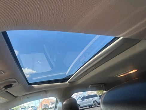 Used 2017 Chevrolet Equinox Premier w/ Enhanced Convenience Package FWD image 14