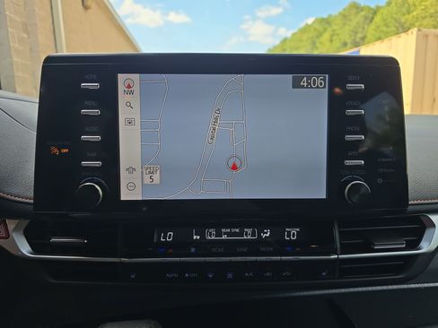 Used 2024 Toyota Sienna XSE FWD image 23
