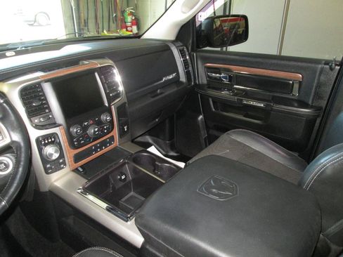Used 2013 RAM 1500 Laramie w/ Convenience Group AWD/4WD image 9