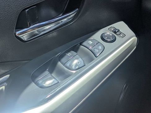 Used 2020 Nissan Kicks SR w/ SR Premium Package FWD image 22