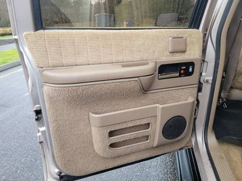 Used 1993 Chevrolet Suburban 2500 image 13