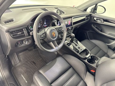 Certified 2026 Porsche Macan AWD/4WD image 4