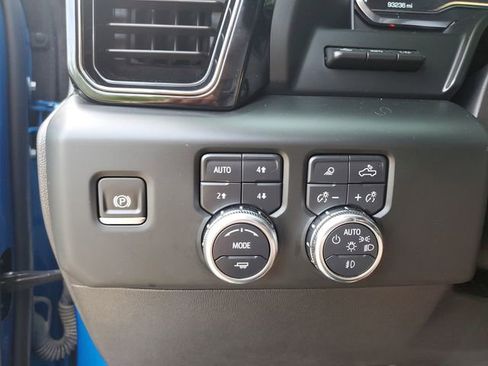 Used 2024 GMC Sierra 1500 AT4 w/ Technology Package AWD/4WD image 30