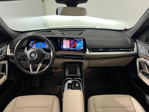 Used 2025 BMW X1 xDrive28i w/ Premium Package image 16