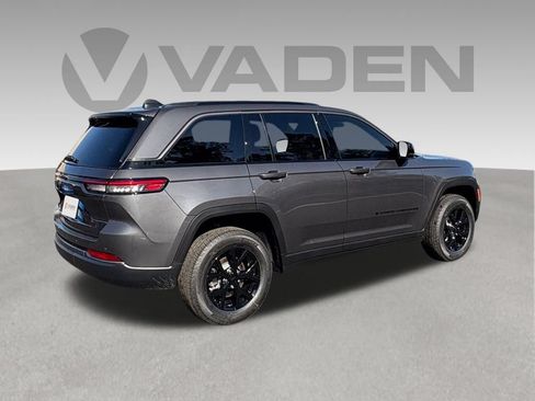 New 2026 Jeep Grand Cherokee Altitude RWD image 17