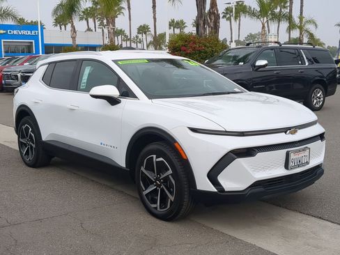 Used 2026 Chevrolet Equinox EV LT image 2