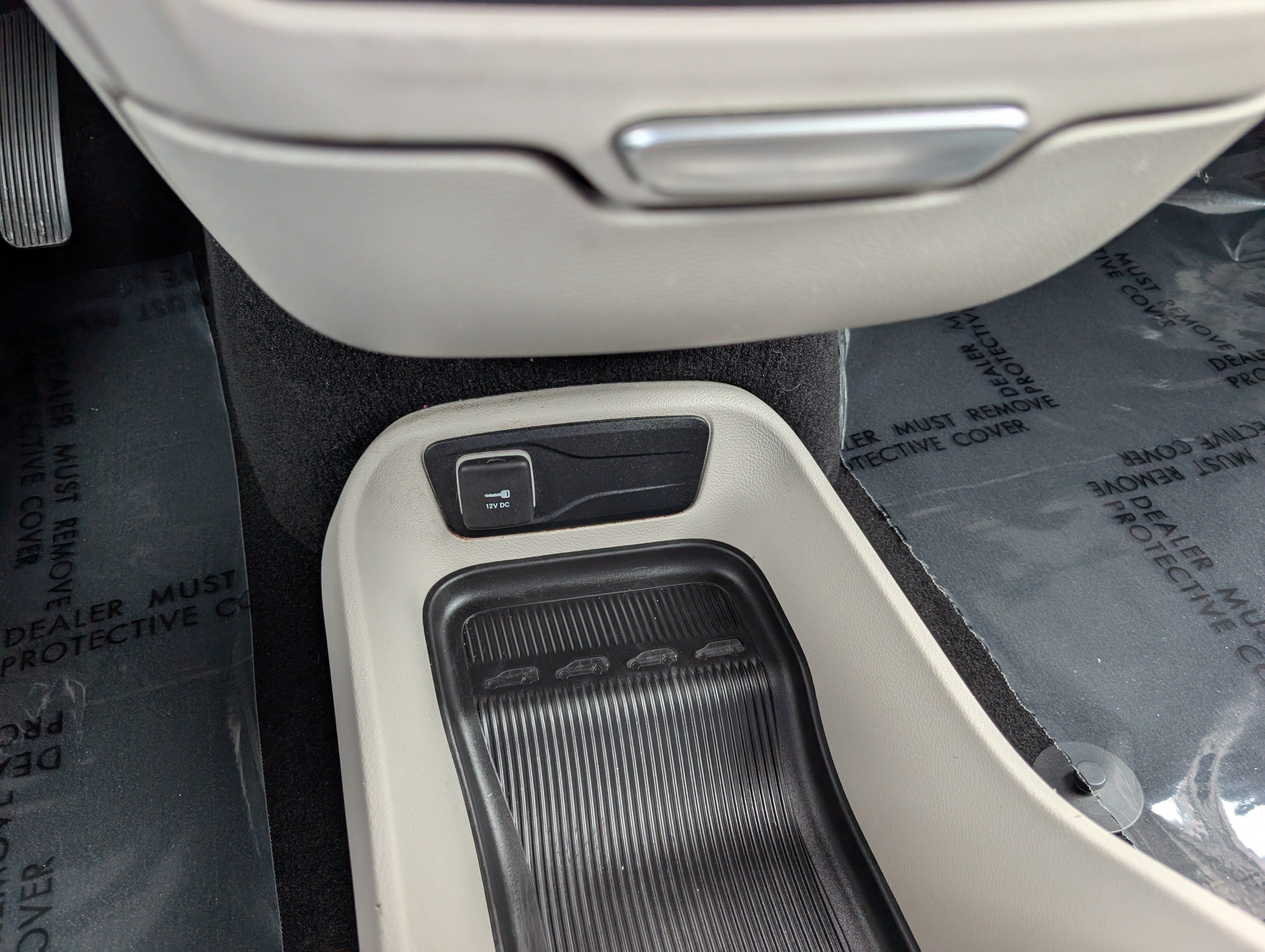 Used 2023 Chrysler Voyager LX FWD image 25