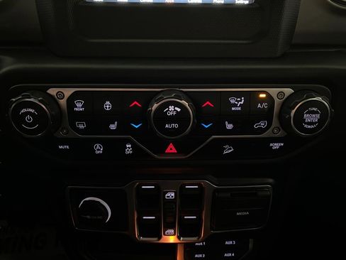 Used 2021 Jeep Wrangler Unlimited Sahara w/ Cold Weather Group AWD/4WD image 23