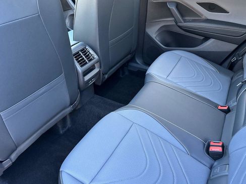 New 2026 Volkswagen Tiguan SE image 11