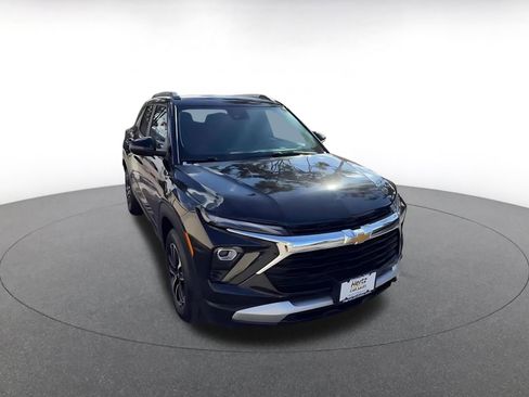 Used 2025 Chevrolet TrailBlazer LT FWD image 3