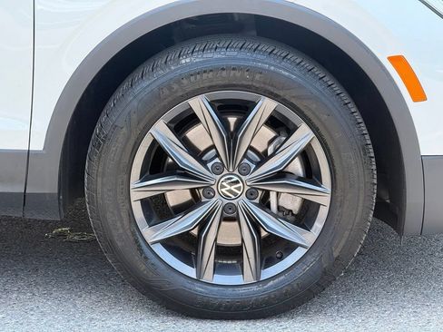 Used 2023 Volkswagen Tiguan SE w/ Panoramic Sunroof Package AWD/4WD image 12