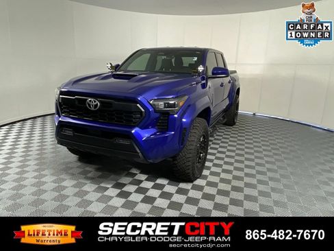 Used 2025 Toyota Tacoma TRD Sport AWD/4WD image 3